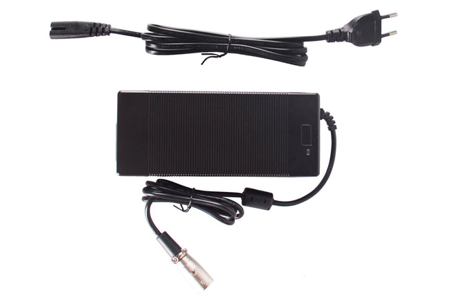 Cysum M900 48V 2AH Ladegerät